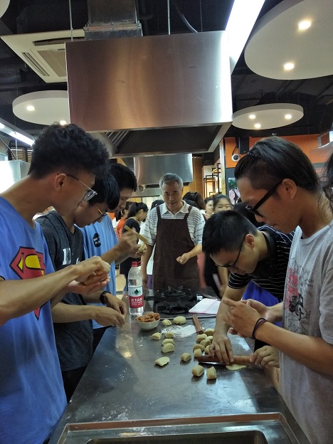 共捧一轮明月,感恩永存心间――金沙集团wwW3354CC导师团中秋节感恩活动