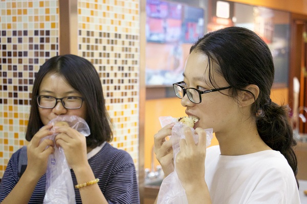 共捧一轮明月,感恩永存心间――金沙集团wwW3354CC导师团中秋节感恩活动