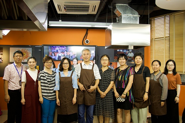 共捧一轮明月,感恩永存心间――金沙集团wwW3354CC导师团中秋节感恩活动