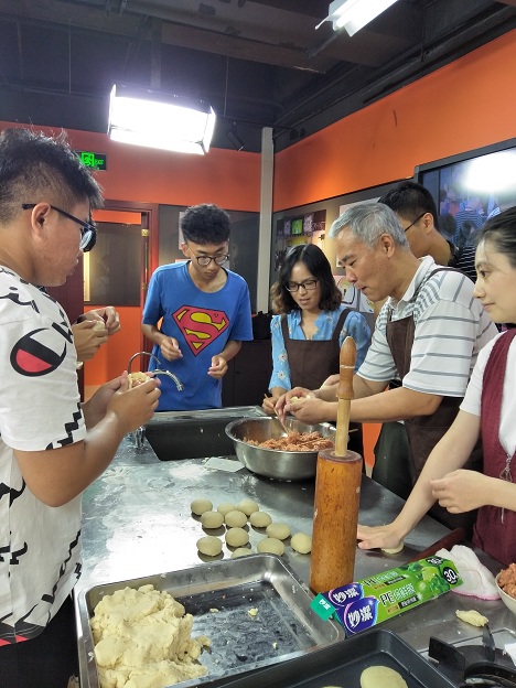 共捧一轮明月,感恩永存心间――金沙集团wwW3354CC导师团中秋节感恩活动