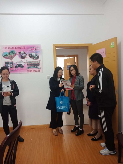 爱满重阳节,浓浓敬老情―金沙集团wwW3354CC学生党支部开展社区为老服务