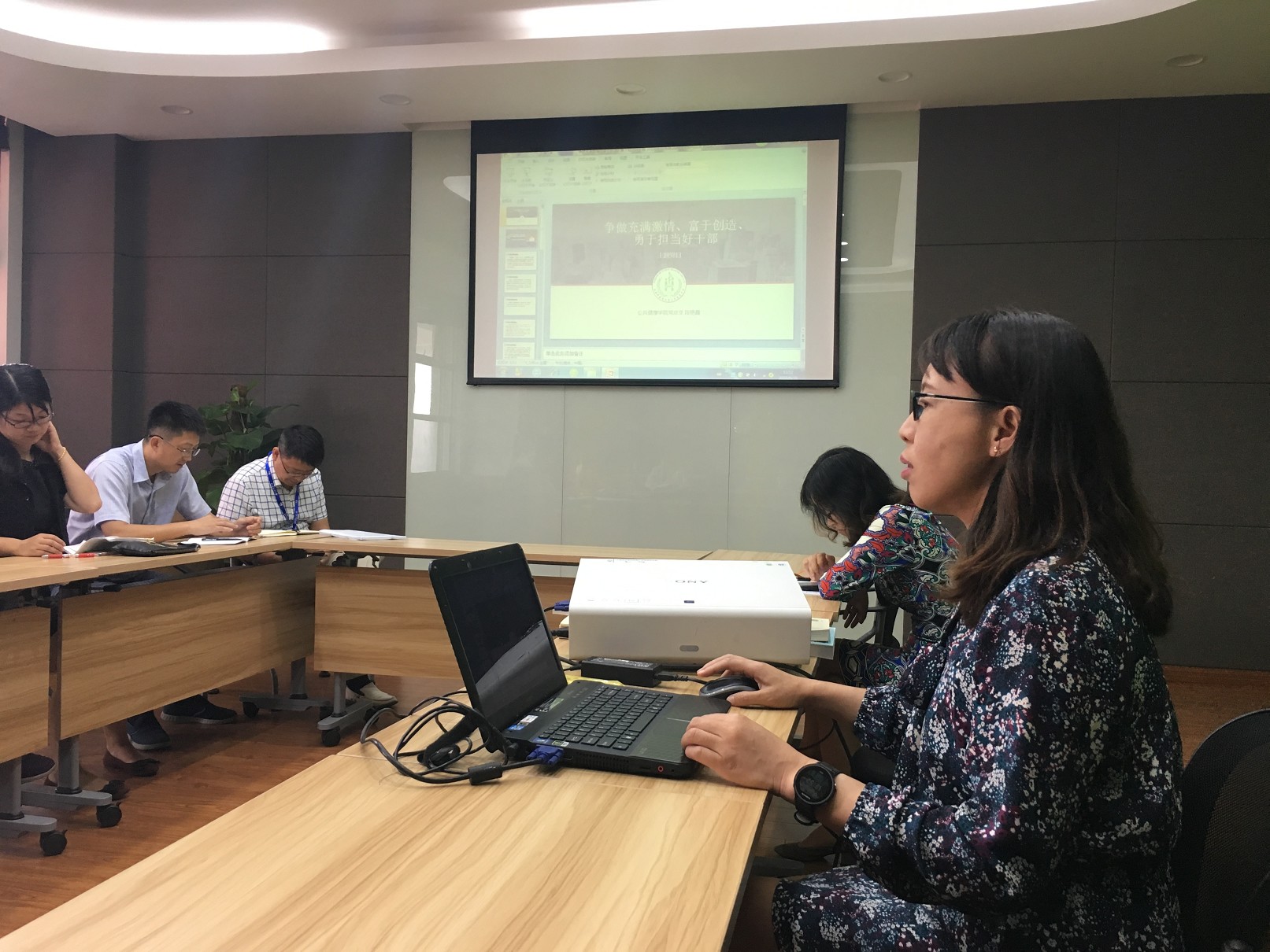 以学促做,与新时代同行――金沙集团wwW3354CC“争做充满激情、富于创造、勇于担当好干部”主题党日活动