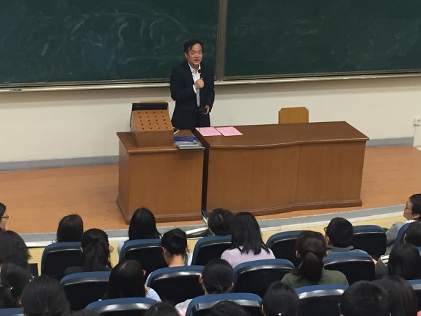 金沙集团wwW3354CC导师团聘任仪式暨“心怀感恩・勇于担当”主题讲座顺利举行